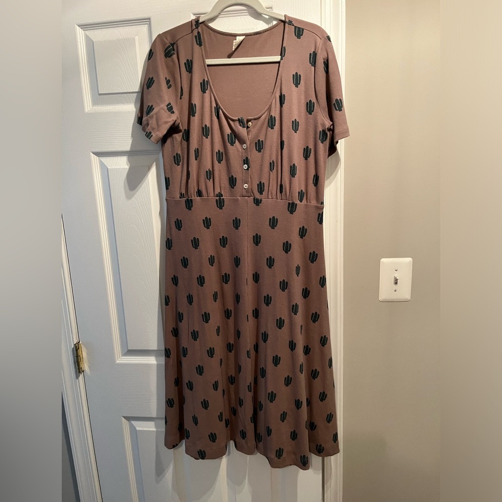 kate quinn Mauve Brown Dress with Black Cactus Print